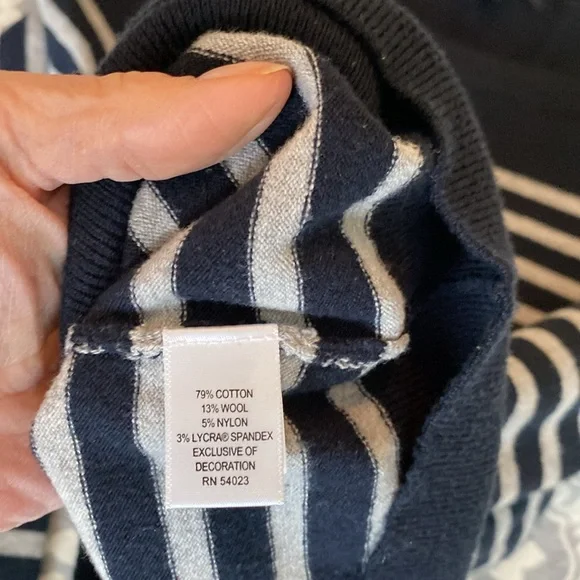 Banana Republic sweater size small. - Picture 4 of 4